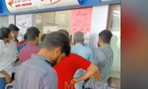 ഉച്ചക്കുള്ള കോഴിക്കോട്-ദോഹ എയർ ഇന്ത്യ വിമാനം രാവിലെ പോയി; ദുരിതത്തിലായി യാത്രക്കാർ