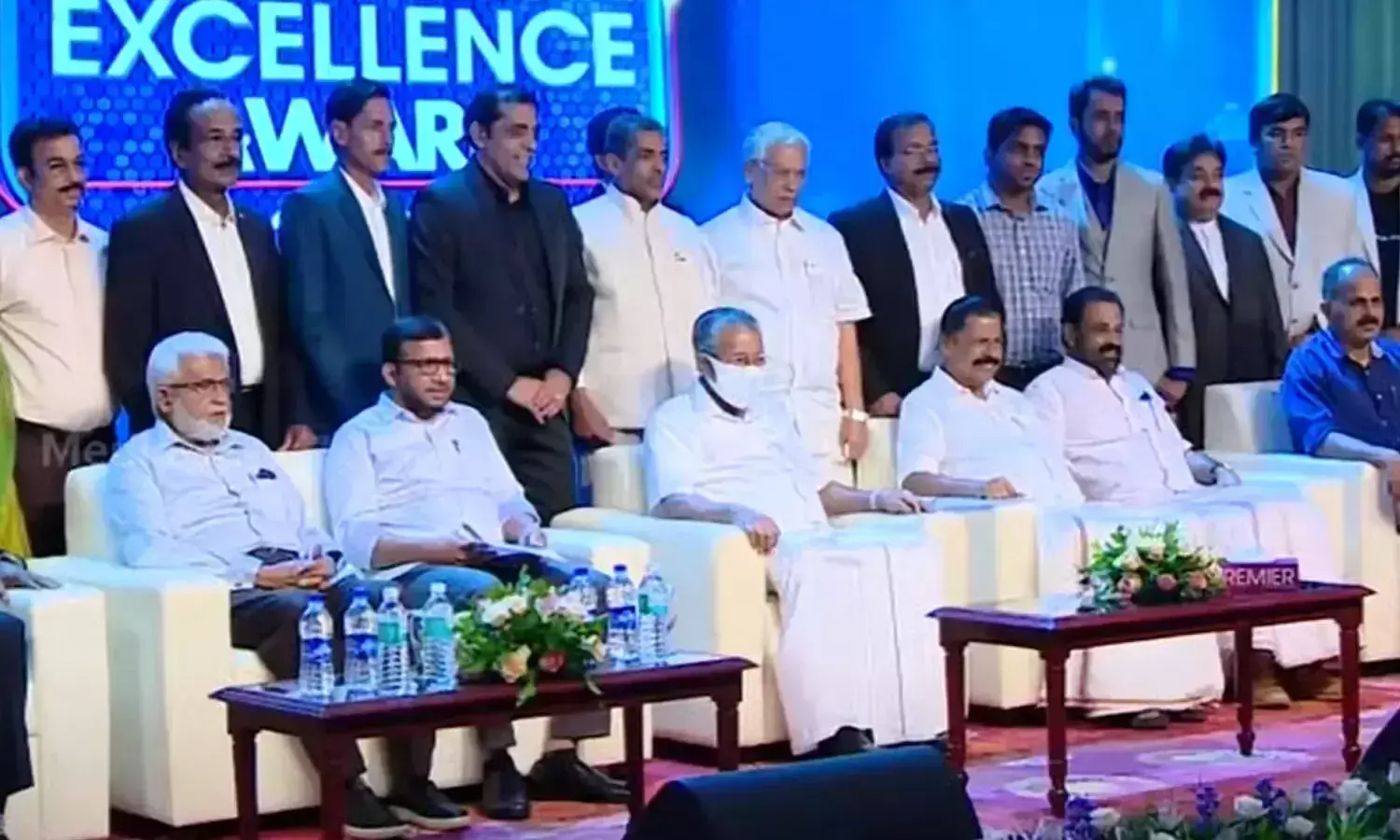 മീഡിയവൺ ബിസിനസ് എക്‌സലൻസ് അവാർഡുകൾ മുഖ്യമന്ത്രി സമർപ്പിച്ചു