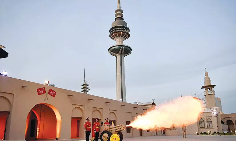 നാ​യി​ഫ്​ പാ​ല​സി​ൽ പാ​ര​മ്പ​ര്യ​ത്തി​​ന്റെ പീ​ര​ങ്കി​മു​ഴ​ക്കം