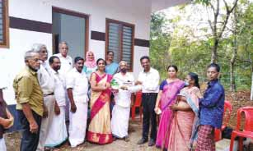 ജമാഅത്തെ ഇസ്‍ലാമിയും നഗരസഭയും ചേർന്ന് ഓമനയുടെ സ്നേഹ വീടൊരുക്കി