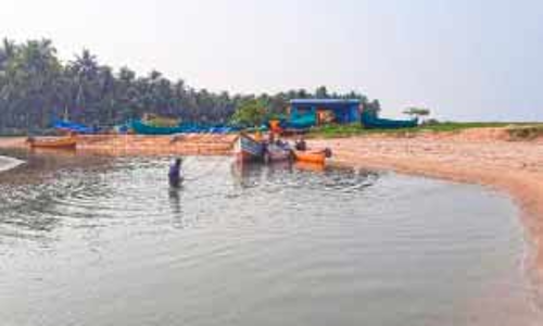 ചിത്താരി പുഴ വീണ്ടും ഗതിമാറി ഒഴുകാൻ തുടങ്ങി