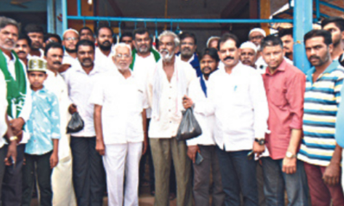 ബഹിഷ്കരണ ആഹ്വാനം തള്ളി; ഹലാൽ ഇറച്ചി വാങ്ങി സാമൂഹിക പ്രവർത്തകർ