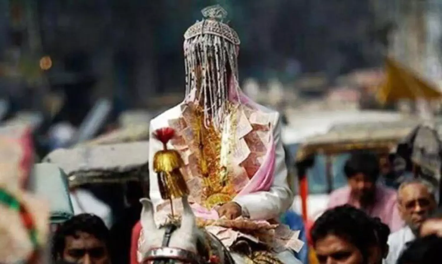 രണ്ടാം വിവാഹത്തിനായി ക്ഷേത്രത്തിലെത്തിയ യുവാവിനെ ആദ്യഭാര്യയും ബന്ധുക്കളും ചേർന്ന് തല്ലിചതച്ചു