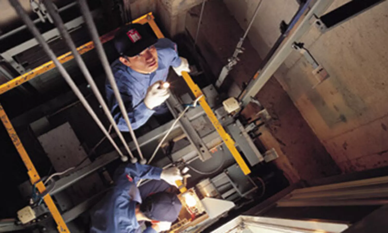 പ​ഴ​യ കെ​ട്ടി​ട​ങ്ങ​ളി​ലെ ലി​ഫ്​​റ്റു​ക​ളി​ൽ അ​പ​ക​ടം പ​തി​യി​രി​ക്കു​ന്നു