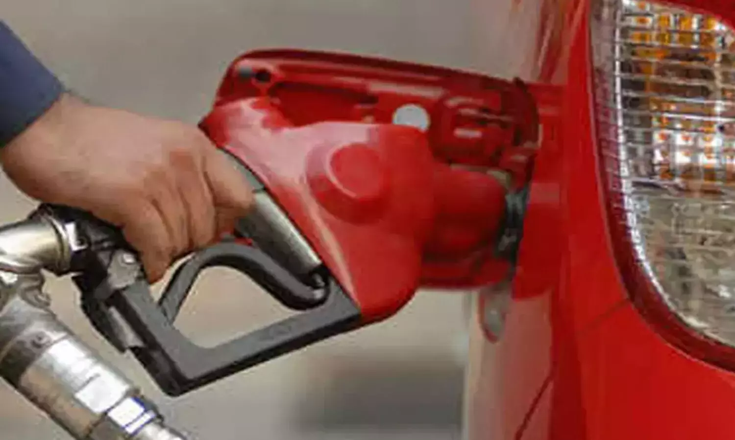 പെട്രോളിന് ഇവിടെ തീവില; മഹാരാഷ്ട്രയിലെ പർഭാനി ജില്ലയിൽ 122.67 രൂപ