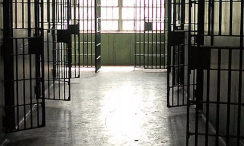 പേരറിയാത്ത കാരുണ്യം; ജയിൽ മോചിതരായത് 61 പേർ പേരറിയാത്ത കാരുണ്യം; ജയിൽ മോചിതരായത് 61 പേർ