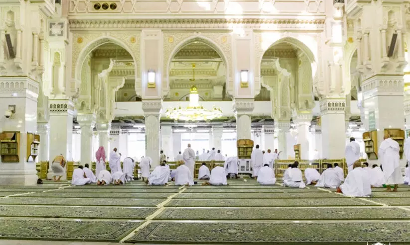 മക്ക ഹറമിൽ പുതിയ പരവതാനികൾ മക്ക ഹറമിൽ പുതിയ പരവതാനികൾ