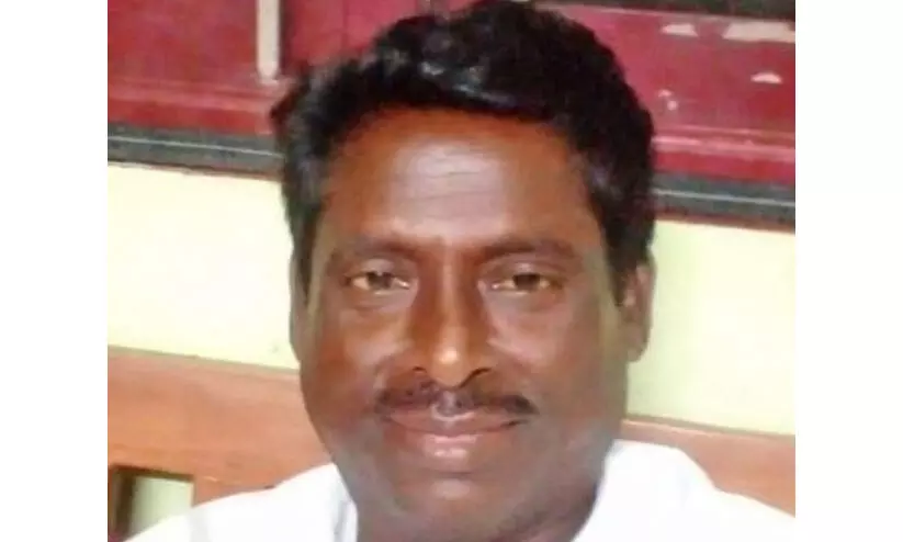 തമിഴ്നാട്ടിൽ ദലിത് വനിത പഞ്ചായത്ത് പ്രസിഡന്റിന്റെ ഭർത്താവിന് നേരെ ആക്രമണം; രണ്ടുപേർ പിടിയിൽ തമിഴ്നാട്ടിൽ ദലിത് വനിത പഞ്ചായത്ത് പ്രസിഡന്റിന്റെ ഭർത്താവിന് നേരെ ആക്രമണം; രണ്ടുപേർ പിടിയിൽ