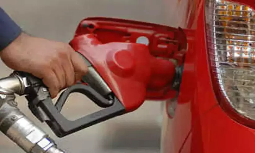 പെട്രോൾ-ഡീസൽ വില വർധനക്ക് താൽക്കാലിക സ്റ്റോപ്പിട്ട് എണ്ണകമ്പനികൾ പെട്രോൾ-ഡീസൽ വില വർധനക്ക് താൽക്കാലിക സ്റ്റോപ്പിട്ട് എണ്ണകമ്പനികൾ