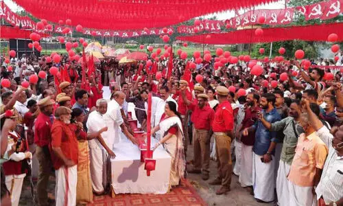 അകത്തും പുറത്തും ചർച്ചയായി കോൺഗ്രസ്