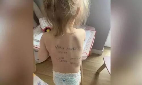 മക്കളുടെ ദേഹത്ത് ഫോൺ നമ്പർ എഴുതി അമ്മമാർ; യുക്രെയ്നിൽ നിന്ന് നോവുംകാഴ്ചകൾ