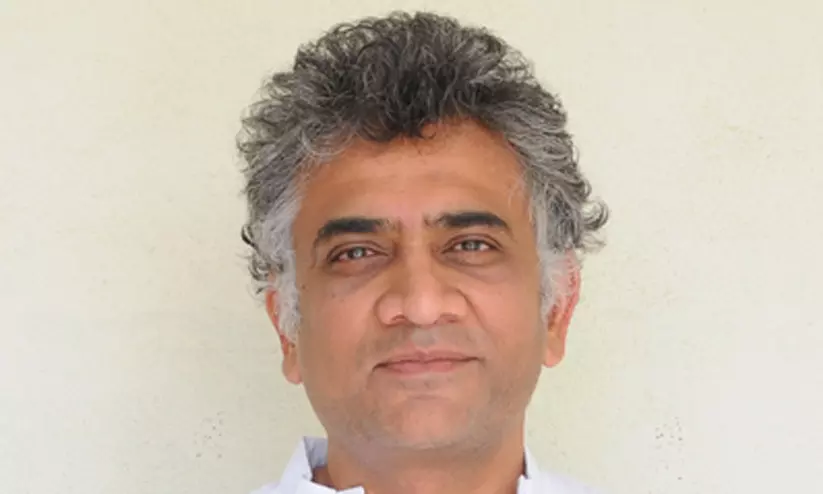 കോടതി അനുമതിയുണ്ടായിട്ടും ആകർ പട്ടേലിനെ ബംഗളുരു വിമാനത്താവളത്തിൽ തടഞ്ഞു