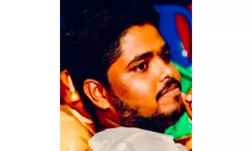 ടി.ടി.വി. ദിനകരൻ കൈക്കൂലി കേസിലെ സാക്ഷിയായ അഭിഭാഷകൻ ജീവനൊടുക്കി ടി.ടി.വി. ദിനകരൻ കൈക്കൂലി കേസിലെ സാക്ഷിയായ അഭിഭാഷകൻ ജീവനൊടുക്കി