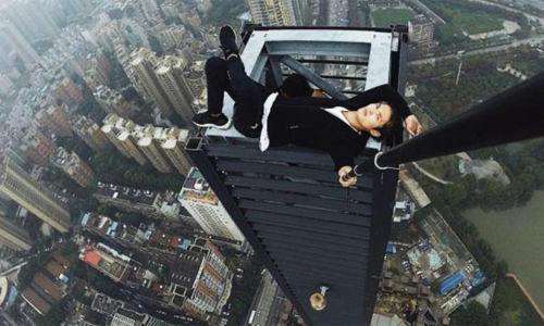 വൈറൽ മോഹത്തിൽ വഴുതി വീഴുന്നവർ