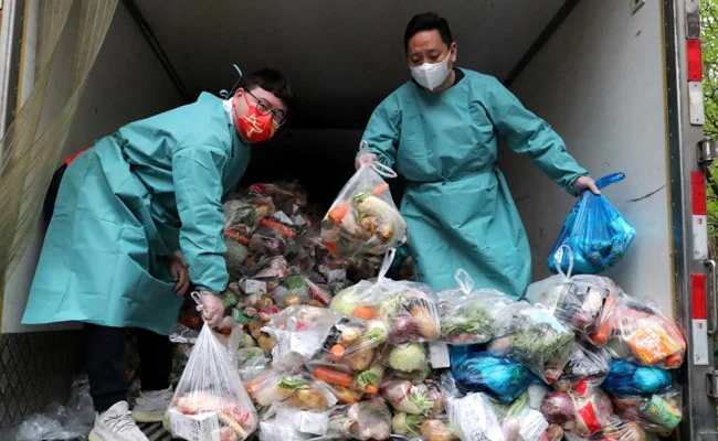 ഷാങ്ഹായിൽ വീണ്ടും കോവിഡ് ലോക്ഡൗൺ; ഭക്ഷ്യവസ്തുക്കൾക്കായി തിരക്കുകൂട്ടി ജനങ്ങൾ