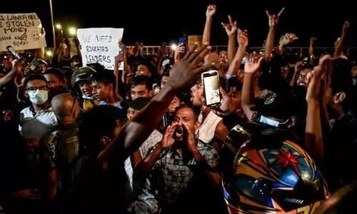 എല്ലാം ചൈനക്ക് വിറ്റിട്ടല്ലേ; രാജപക്സെയോട് ശ്രീലങ്കയിലെ കച്ചവടക്കാർ