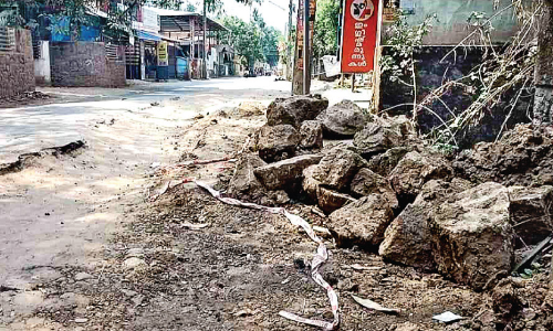 പൊളിച്ചിട്ട അന്തിക്കാട്-പെരിങ്ങോട്ടുകര റോഡ് ടാർ ചെയ്യാൻ കലക്ടറുടെ അന്ത്യശാസനം