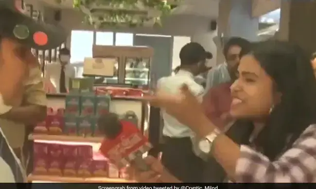 ഹാൽദിറാമിനെതിരെ ഉറുദു എഴുത്തിനെചൊല്ലി വിദ്വേഷപ്രചാരണം; വേണമെങ്കിൽ സാധനം വാങ്ങി പോകൂയെന്ന് മാനേജർ