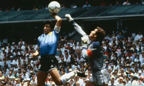 ദൈവത്തിന്റെ കൈ പതിഞ്ഞ കുപ്പായം വിൽപനക്ക്