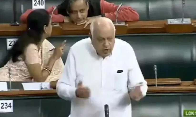 സുപ്രിയ സുലേയും തരൂരും തമ്മിലെ ആ സംസാരം ആഘോഷമാക്കി സോഷ്യൽ മീഡിയ; വിശദീകരണവുമായി തരൂർ സുപ്രിയ സുലേയും തരൂരും തമ്മിലെ ആ സംസാരം ആഘോഷമാക്കി സോഷ്യൽ മീഡിയ; വിശദീകരണവുമായി തരൂർ