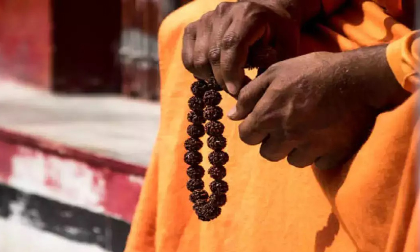 ആത്മീയതയുടെ മറവിൽ 29കാരിയെ ബലാത്സംഗം ചെയ്തു; സന്യാസിക്കും ശിഷ്യനുമെതിരെ കേസ് ആത്മീയതയുടെ മറവിൽ 29കാരിയെ ബലാത്സംഗം ചെയ്തു; സന്യാസിക്കും ശിഷ്യനുമെതിരെ കേസ്