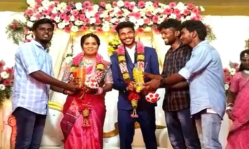 ഇതിലും വിലപിടിപ്പുള്ള മറ്റെന്ത് സമ്മാനിക്കാനാണ്? നവദമ്പതികൾക്ക് വിവാഹ സമ്മാനമായി ലഭിച്ചത് പെട്രോളും ഡീസലും