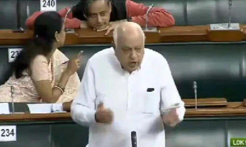 സുപ്രിയ സുലേയും തരൂരും തമ്മിലെ ആ സംസാരം ആഘോഷമാക്കി സോഷ്യൽ മീഡിയ; വിശദീകരണവുമായി തരൂർ