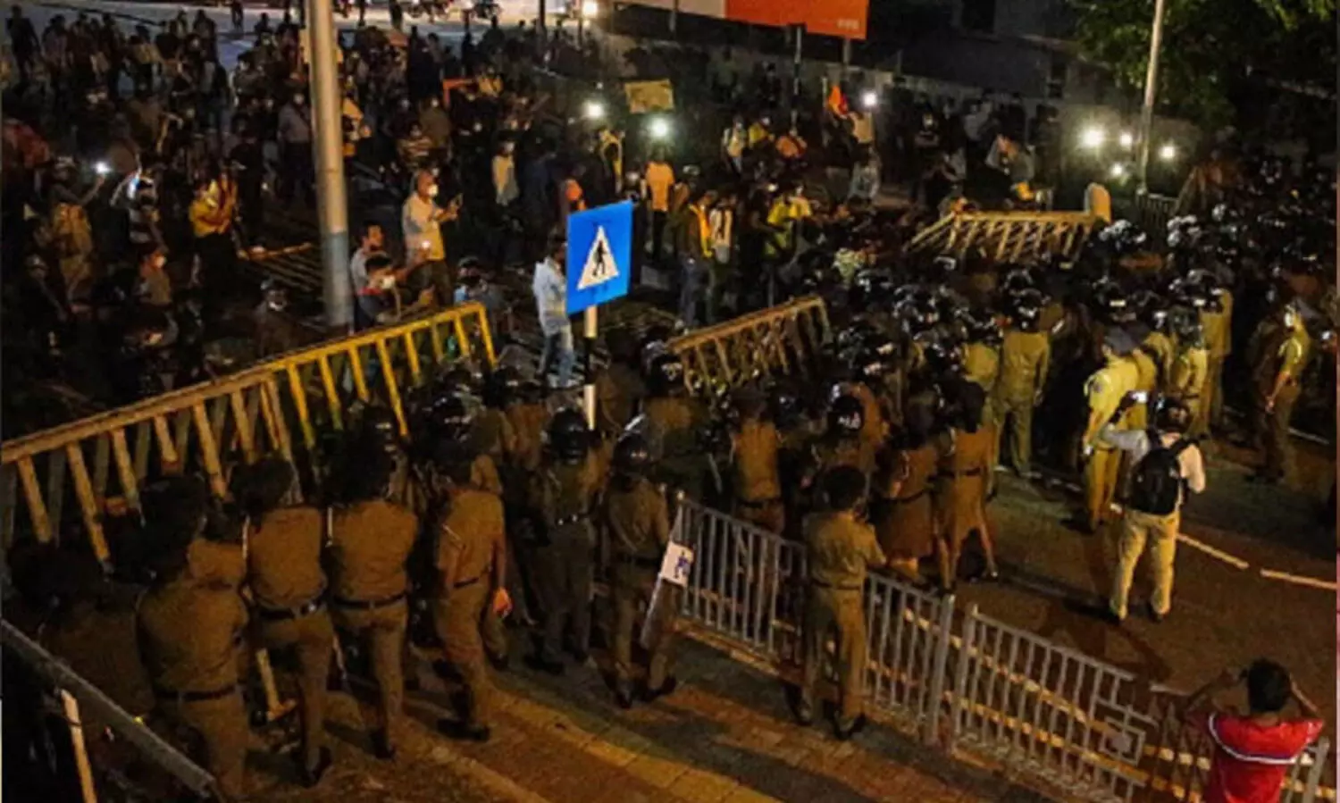 ശ്രീലങ്ക: അവിശ്വാസ നീക്കവുമായി പ്രതിപക്ഷം; ധനമന്ത്രിയായി അലി സാബ്രി തിരിച്ചെത്തി