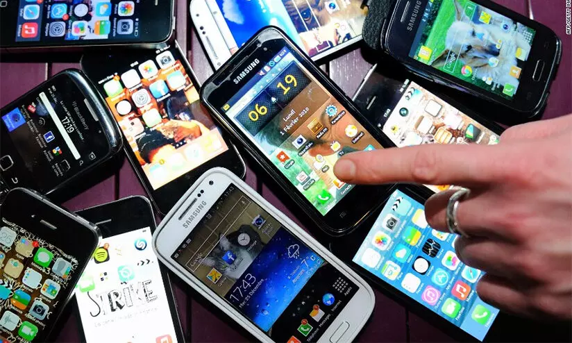 തനതുഫണ്ടിലുൾപ്പെടുത്തി നഗരസഭ അധ്യക്ഷനും സെക്രട്ടറിമാർക്കും മൊബൈൽ വാങ്ങാം