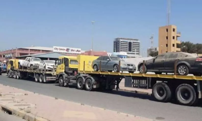 അലക്ഷ്യമായി നിർത്തിയ വാഹനങ്ങൾ കസ്റ്റഡിയിലെടുത്തു