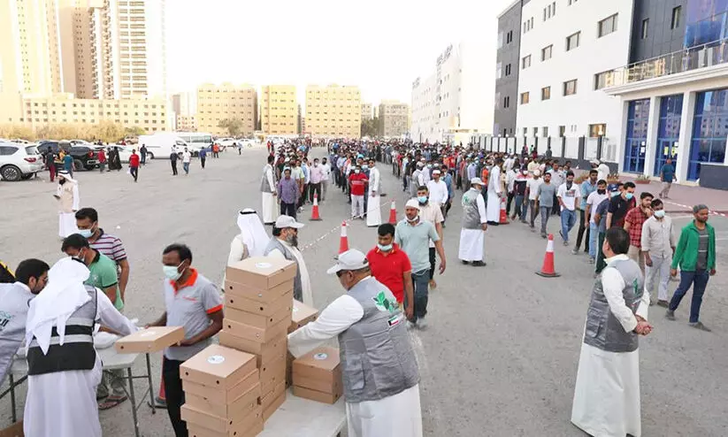 കാരുണ്യപ്പൊതികളുമായി സന്നദ്ധ സംഘടനകൾ കാരുണ്യപ്പൊതികളുമായി സന്നദ്ധ സംഘടനകൾ