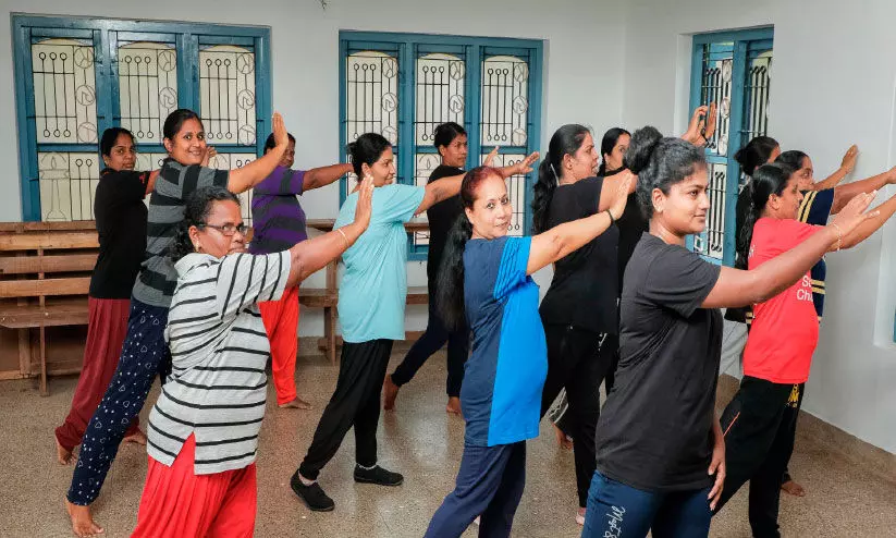 വ്യായാമത്തിന് സുംബ ഡാൻസ്; അംഗൻവാടികൾ ഫിറ്റ്നസ് കേന്ദ്രങ്ങൾ വ്യായാമത്തിന് സുംബ ഡാൻസ്; അംഗൻവാടികൾ ഫിറ്റ്നസ് കേന്ദ്രങ്ങൾ