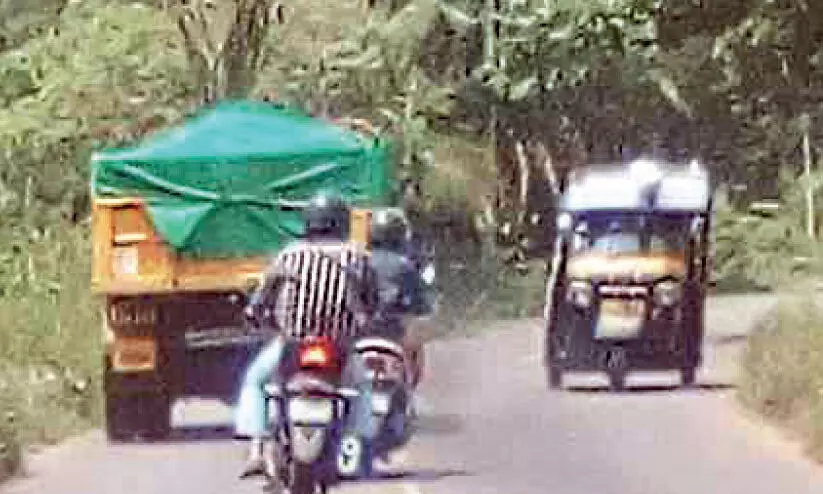 പാസിന്റെ മറവില് മണ്ണെടുപ്പ് വ്യാപകം പാസിന്റെ മറവില് മണ്ണെടുപ്പ് വ്യാപകം