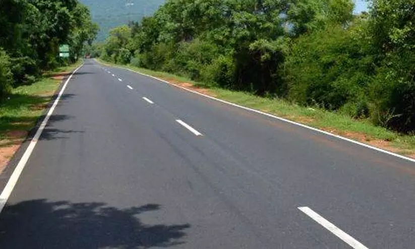 എം.ഇ.എസ് കോളജ്-പയ്യനടം റോഡ് മേയ് 15നകം നിർമാണം പൂർത്തിയാക്കും എം.ഇ.എസ് കോളജ്-പയ്യനടം റോഡ് മേയ് 15നകം നിർമാണം പൂർത്തിയാക്കും