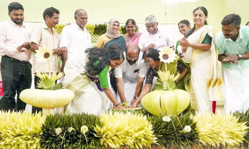 ഞങ്ങളും കൃഷിയിലേക്ക് ജില്ലതല കാമ്പയിൻ ഉദ്ഘാടനം ചെയ്തു ഞങ്ങളും കൃഷിയിലേക്ക് ജില്ലതല കാമ്പയിൻ ഉദ്ഘാടനം ചെയ്തു