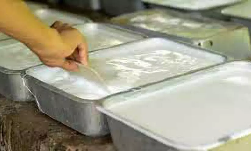 ആസിഡ് വില കുതിക്കുന്നു; റബർ കർഷകർക്ക് ഇരുട്ടടി ആസിഡ് വില കുതിക്കുന്നു; റബർ കർഷകർക്ക് ഇരുട്ടടി