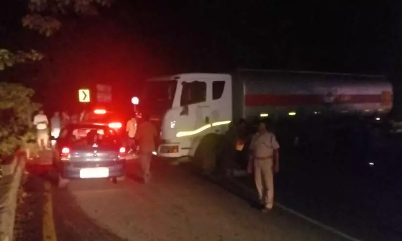 ടാങ്കർ ലോറി കേടായി; വയനാട് ചുരത്തിൽ ഗതാഗത തടസ്സം ടാങ്കർ ലോറി കേടായി; വയനാട് ചുരത്തിൽ ഗതാഗത തടസ്സം