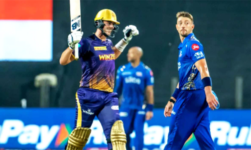 റെക്കോഡിൽ കമിൻസ്, നാണക്കേടിൽ സാംസ്