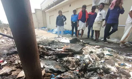 നാലാംനിലയിൽ തീയാളി; മിഠായി തെരുവിലും  പരിസരത്തും പരിഭ്രാന്തി