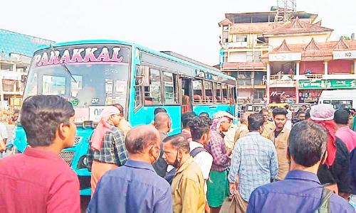 സ്വകാര്യ ബസ് ജീവനക്കാർ തമ്മിൽ കൂട്ടത്തല്ലും കൈയാങ്കളിയും