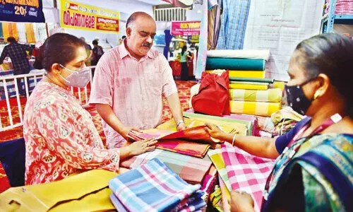 വിഷു, റമദാൻ, ഈസ്റ്റർ... നഗരത്തിൽ മേളക്കാലം വിഷു, റമദാൻ, ഈസ്റ്റർ... നഗരത്തിൽ മേളക്കാലം