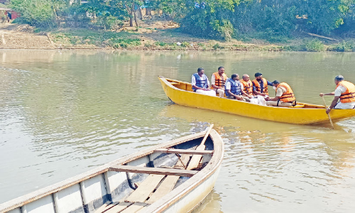 പെരിക്കല്ലൂർ കടവിൽ തോണി സർവിസ് പുനരാരംഭിച്ചു