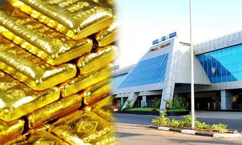 കസ്റ്റംസിനെ വെട്ടിച്ച്​ സ്വർണക്കടത്ത്​