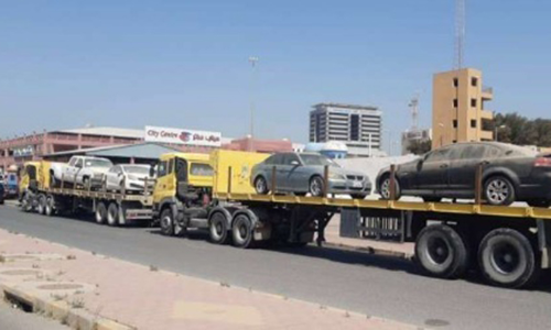 അലക്ഷ്യമായി നിർത്തിയ വാഹനങ്ങൾ കസ്റ്റഡിയിലെടുത്തു