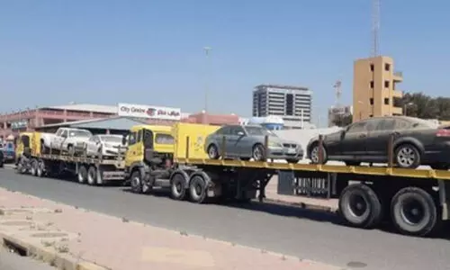 അലക്ഷ്യമായി നിർത്തിയ വാഹനങ്ങൾ കസ്റ്റഡിയിലെടുത്തു