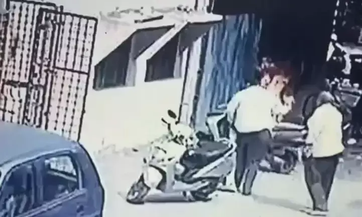 ബിസിനസ് കാര്യങ്ങൾ നോക്കിയില്ല; പിതാവ് മകനെ തീകൊളുത്തി കൊന്നു