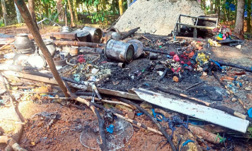 സിലിണ്ടര്‍ പൊട്ടിത്തെറിച്ച് കെട്ടിടം തകര്‍ന്നു;  നാലംഗ കുടുംബം ഇറങ്ങിയോടി