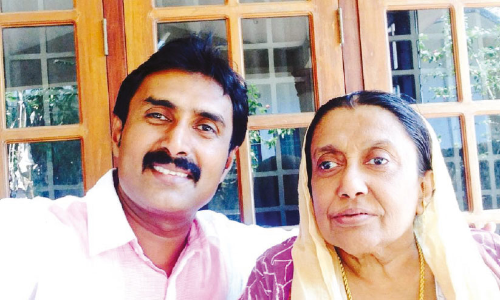 ആ നിലാവിന് ഇ​​ളംത​​ണു​​പ്പാണ്