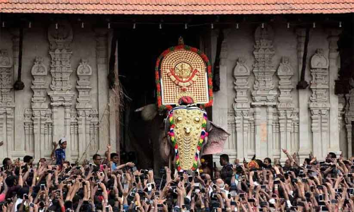 തൃശൂർ പൂരം വെടിക്കെട്ടിന് അനുമതി തൃശൂർ പൂരം വെടിക്കെട്ടിന് അനുമതി