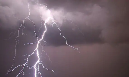 കണ്ണൂരിൽ 50കാരൻ മിന്നലേറ്റ്  മരിച്ചു